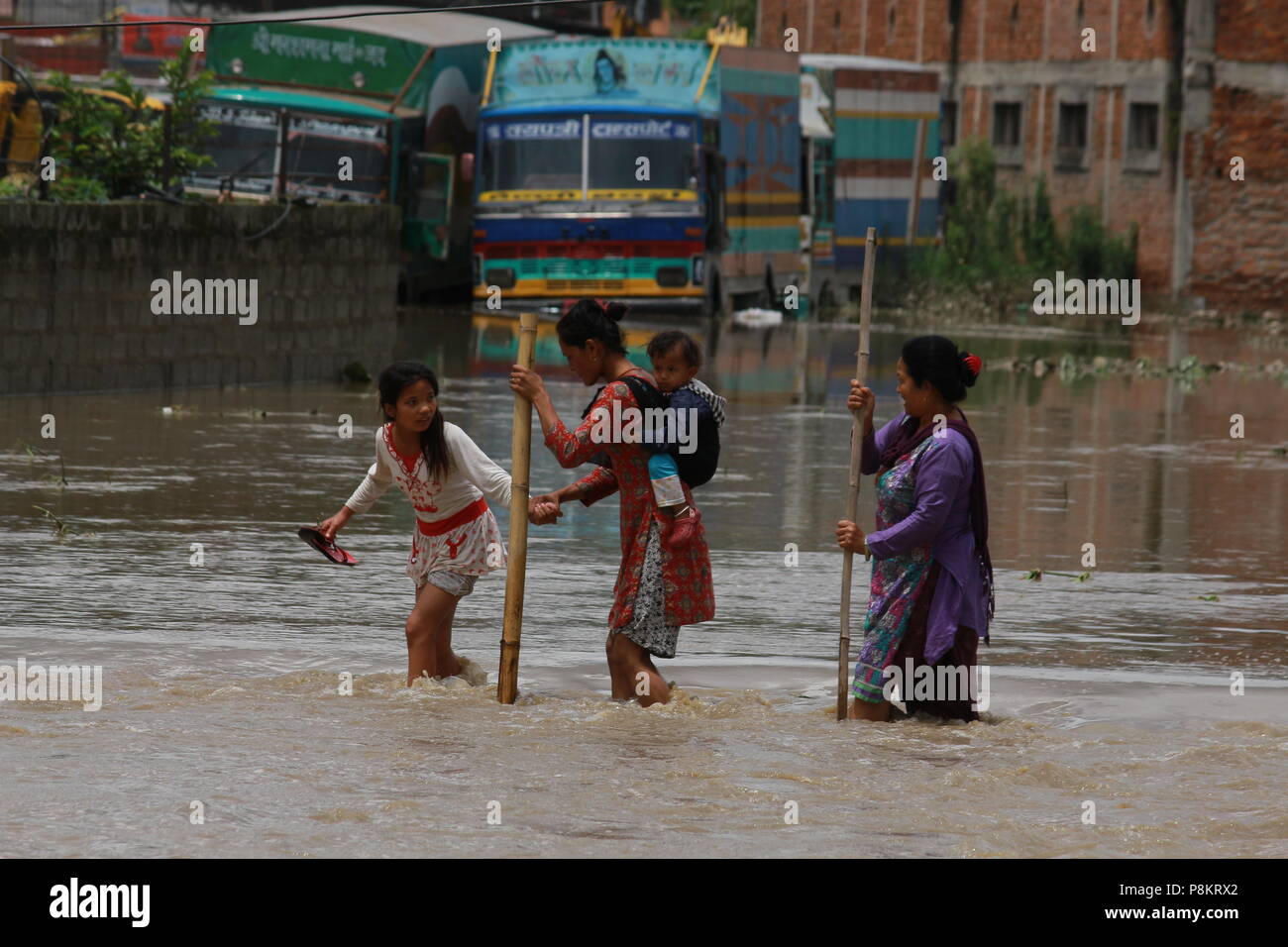 Bhaktapur nach vielen Bereichen einschließlich Madhyapur Thimi haben wegen des Hochwassers durch geschwollene Hanumante Fluss sintflutartige Regenfälle 12 Juli, 2018 verursacht überflutet worden. Sarita Khadka/Alamy leben Nachrichten Stockfoto