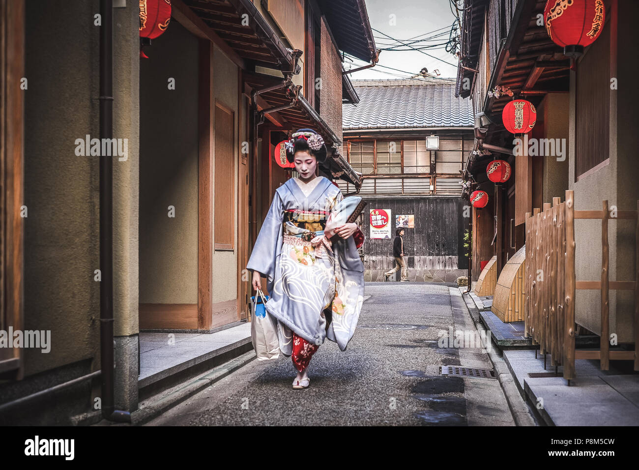 Die Schönheit einer Geisha in der Streeets von Kyoto, Japan Stockfoto