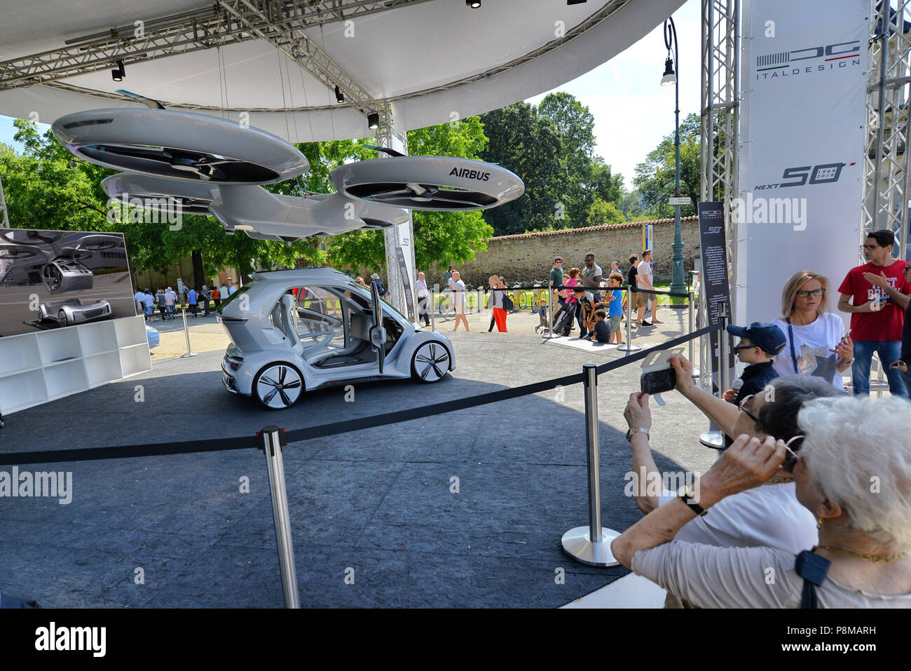 Pop Up Next voll elektrischen modulares System von Audi Airbus und Italdesign Kombination von Boden und Luft Fahrzeug auf der Auto Show entwickelt. Turin Stockfoto