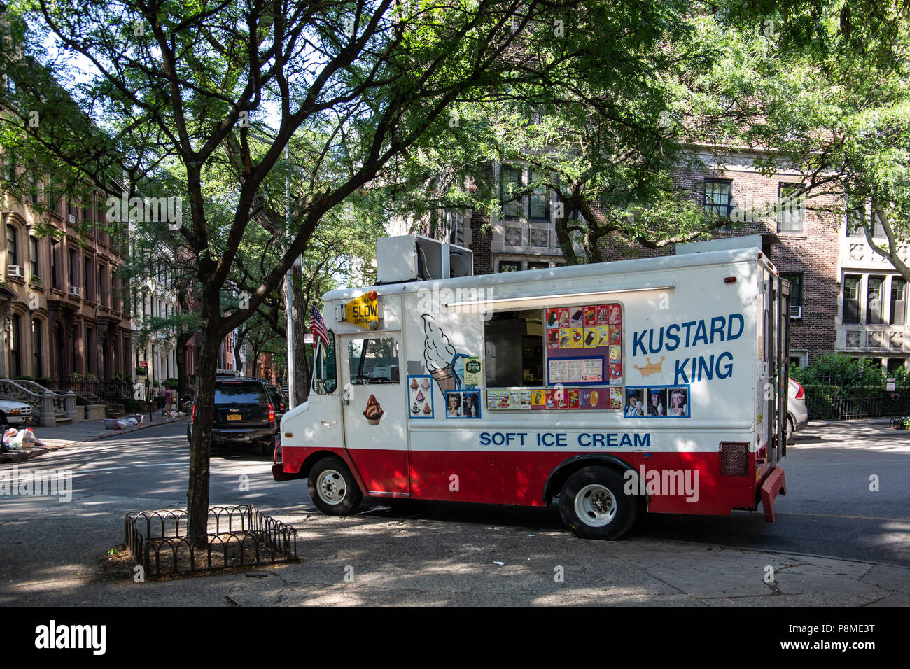 New York City/USA - 10.JULI 2018: Ice Cream Truck Stop auf Pierrepont Street in Brooklyn, New York Stockfoto
