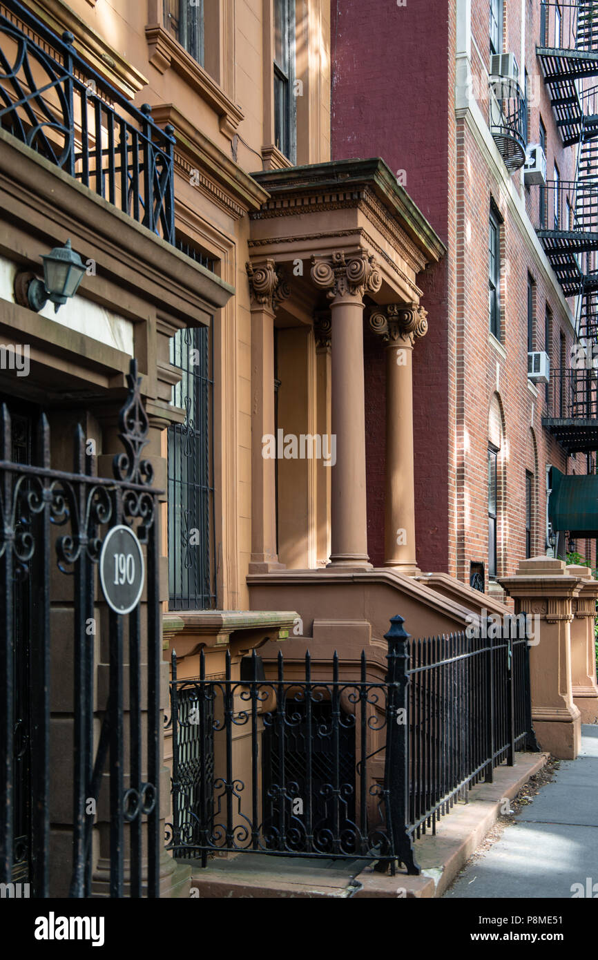 New York City/USA - 10.JULI 2018: Alte Gebäude in Brooklyn Heights Viertel in New York City Stockfoto