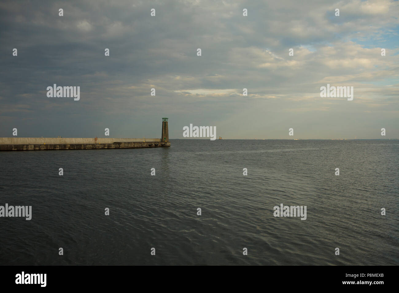 Bewölkt Wetter über die zum Hafen, Gdynia, Polen, Europa Stockfoto