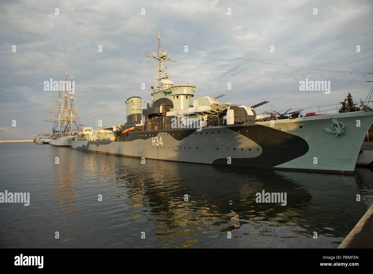 Alte polnische militärische Schiffe" Błyskawica' in Gdynia Hafen Stockfoto