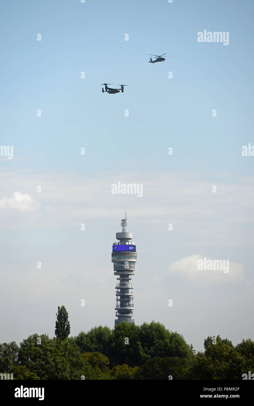 Zwei US Marine Corps Hubschrauber fliegen über die Telecom Tower in London, da US-Präsident Donald Trump vom Flughafen Stansted zu Der US Ambassador Residence im Regent's Park, wo er Ausgabe Mittwoch Nacht ist Reisen. Stockfoto