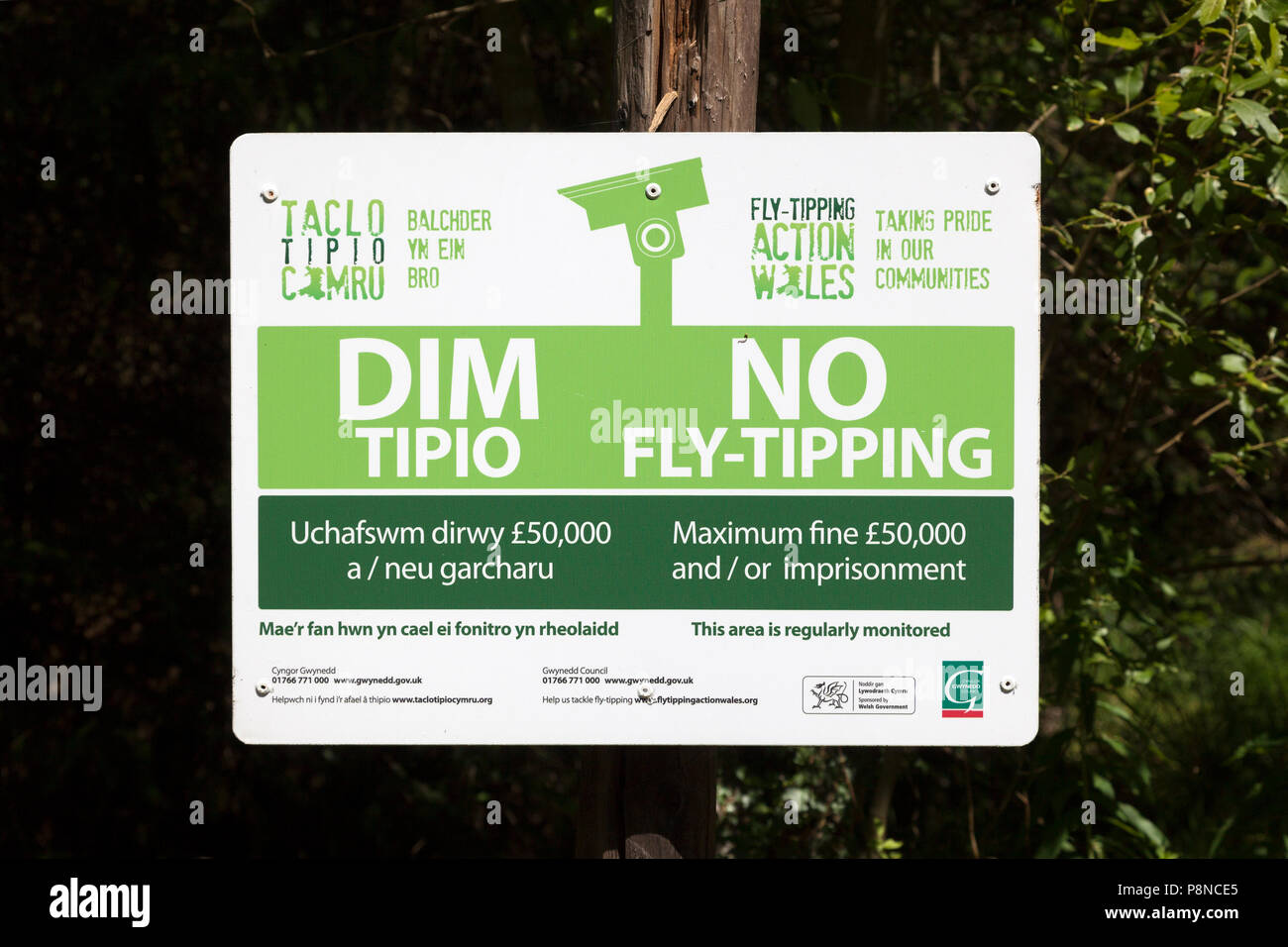 'No Fly-Tipping' Warnung in Walisisch und Englisch, Rhyd, Gwynedd, Wales Stockfoto