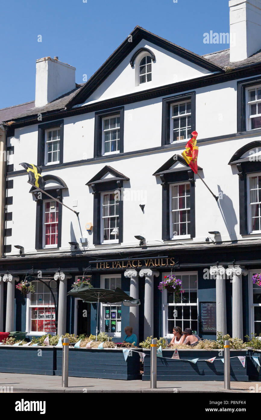 Der Palast Gewölbe Pub, Caernarfon, Gwynedd, Wales Stockfoto