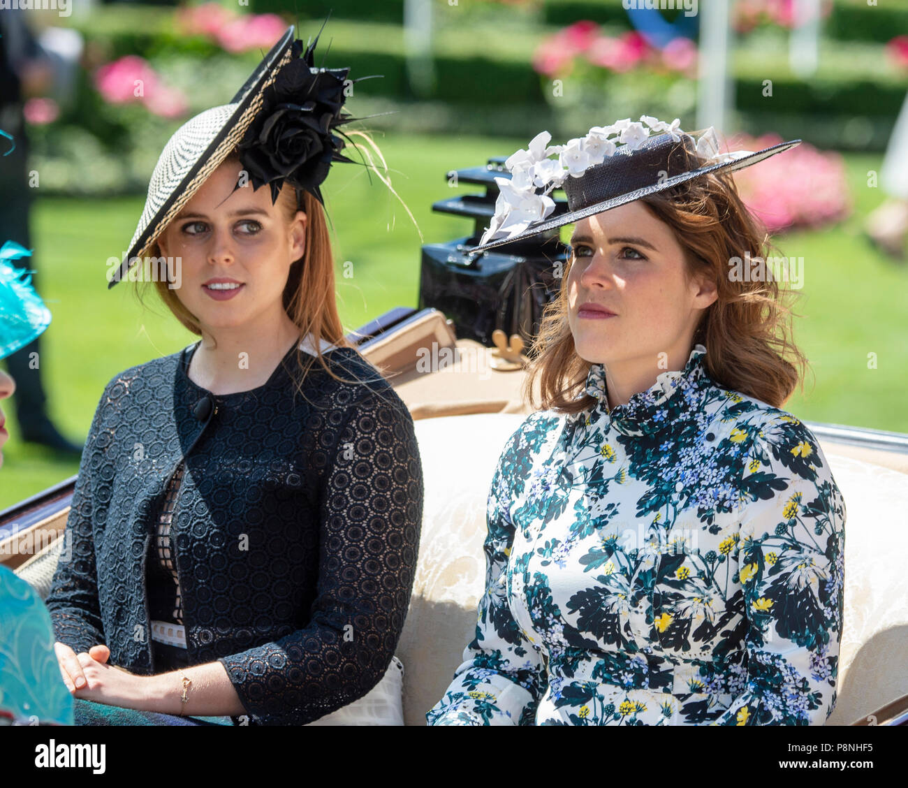 Prinzessinnen Beatrice und Eugenie ankommen für Ladies Day im Royal Ascot. Stockfoto