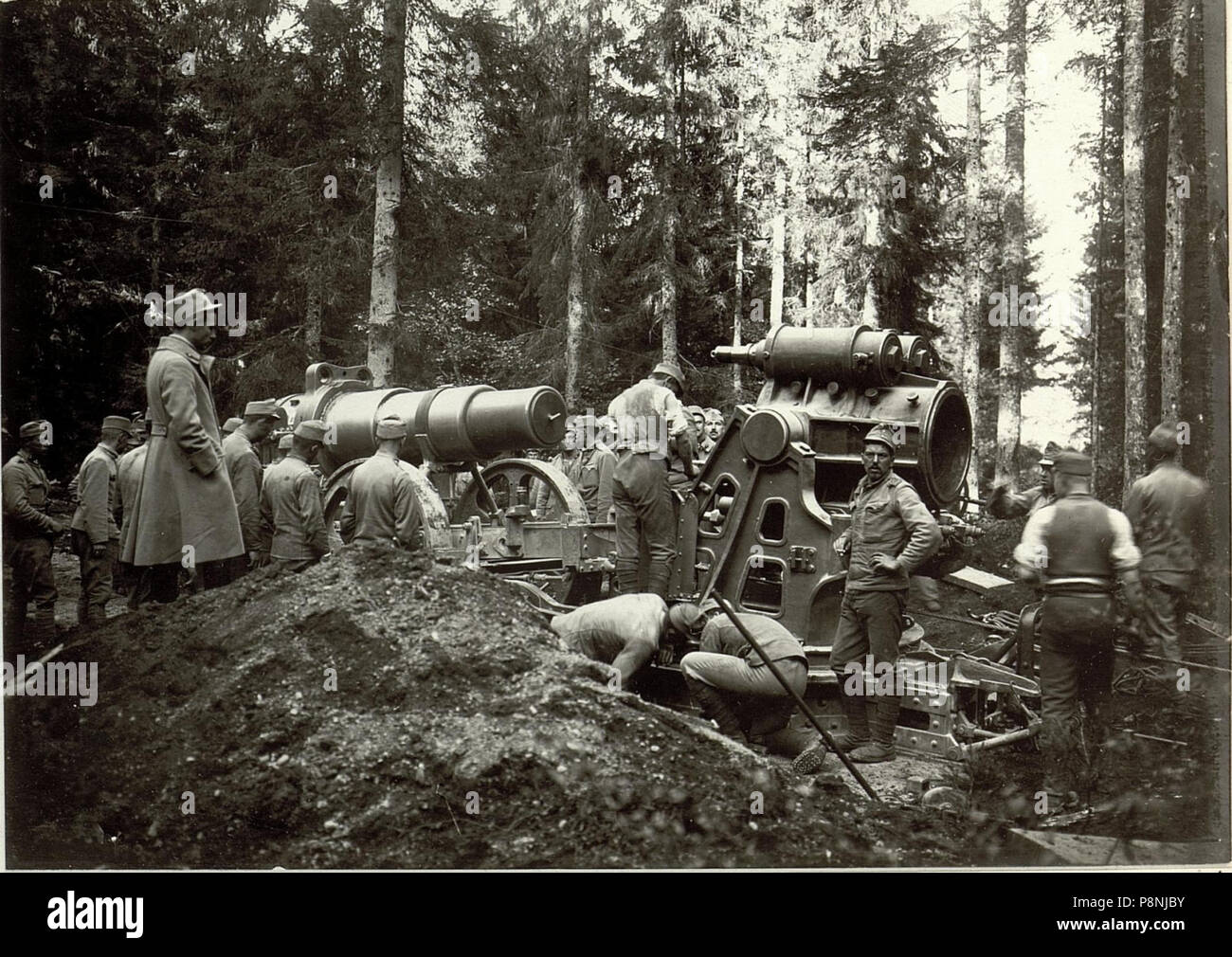 20 30,5 cm Mörser vor dem Aufstellen. Stellung des Mörsers bei Weirdenburg, 200 m östlich Kote 678. Strandpunkt, Beim Mörser. Aufgenommen, am 22. September 1915. (BildID) 15460258 Stockfoto