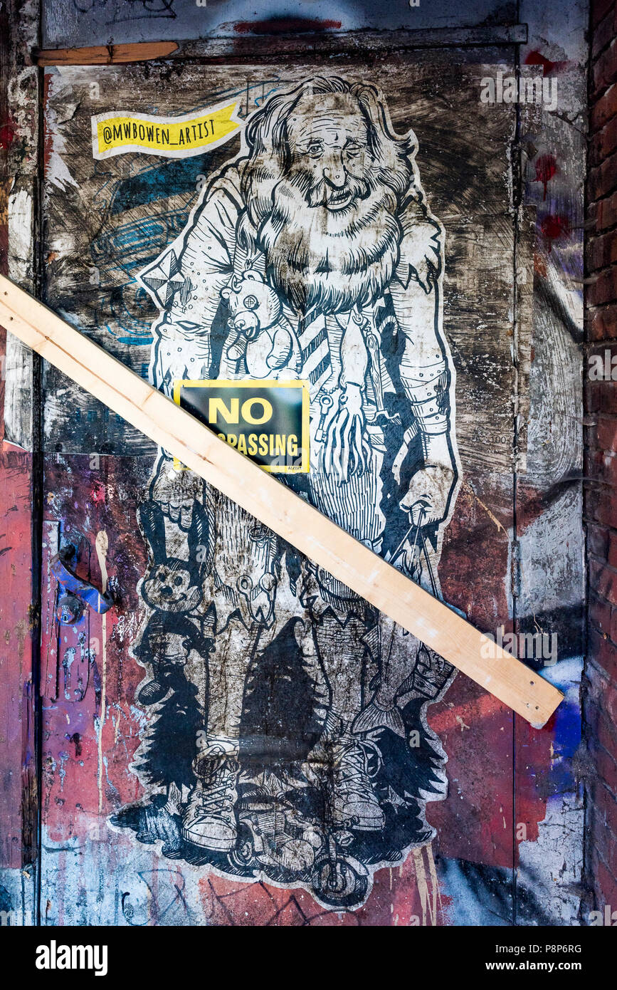 Tür mit gedruckten Graffiti Kunst durch MW Bowen, DTES, Vancouver, British Columbia, Kanada. Stockfoto