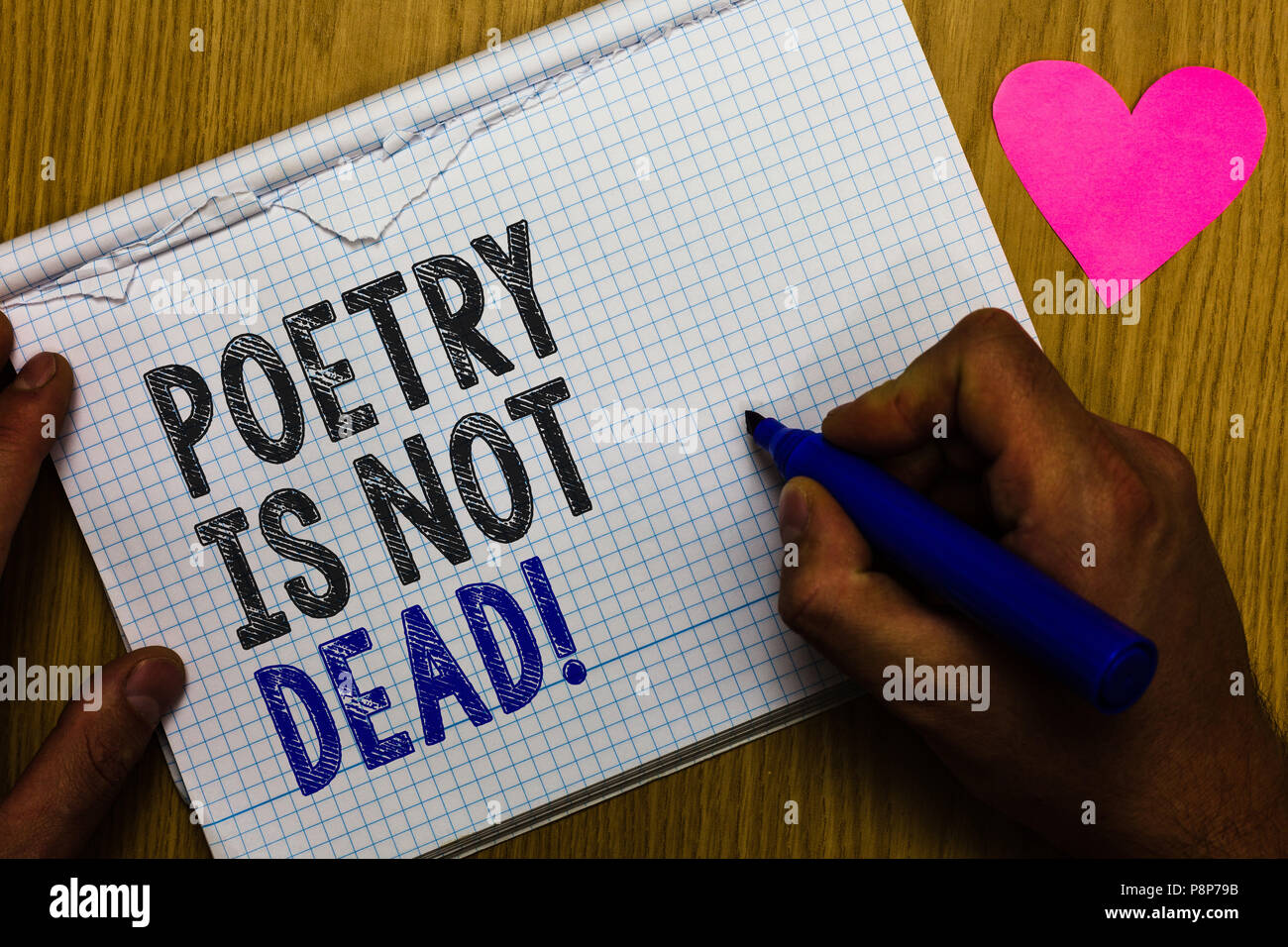 Handschrift text Poesie ist nicht tot. Konzept Bedeutung ästhetischer und rhythmisches Schreiben ist immer noch lebendig und modern Papier registrieren mehrzeiliger Text pen handwr Stockfoto Handschrift text Poesie ist nicht tot. Konzept Bedeutung ästhetischer und rhythmisches Schreiben ist immer noch lebendig und modern Papier registrieren mehrzeiliger Text pen handwr Stockfoto