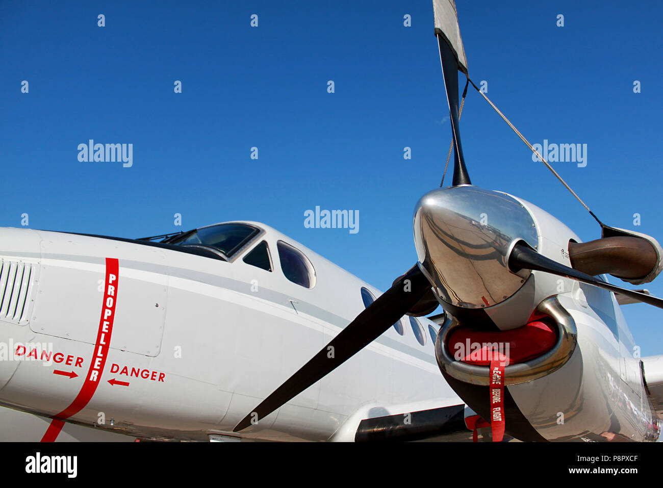 Propeller Flugzeug am Flughafen geparkt Stockfoto