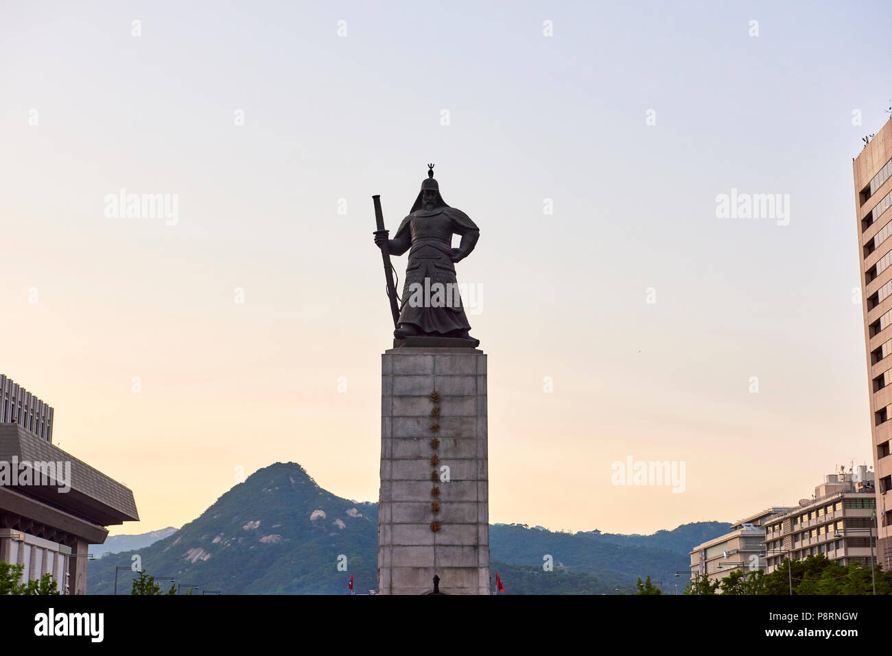 Statue von Admiral Yi Sun-Shin in Gwanghwamun, Seoul, Südkorea. Stockfoto