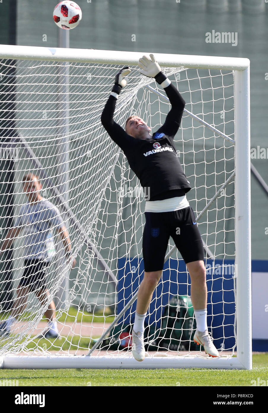 England Torhüter Jordan Pickford während des Trainings am Spartak Zelenogorsk Stadion. Stockfoto