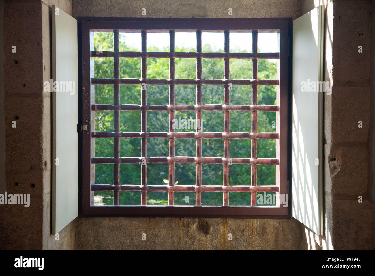 Gefängnis Bars im ehemaligen Gefängnis von Porto (18. Jahrhundert Cadeia de Relacao) jetzt der Portugiesischen Zentrum für Fotografie Stockfoto