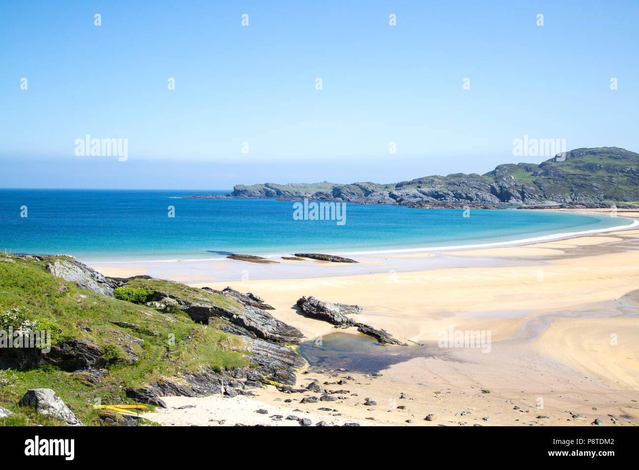 Wunderschöner leerer Sandstrand und blaues Meer, Colonsay, Argyll und Bute, Westküste Schottlands Stockfoto