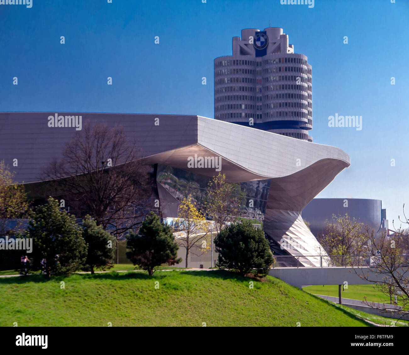 DE - Bayern: BMW Welt mit BMW-Zentrale Stockfoto