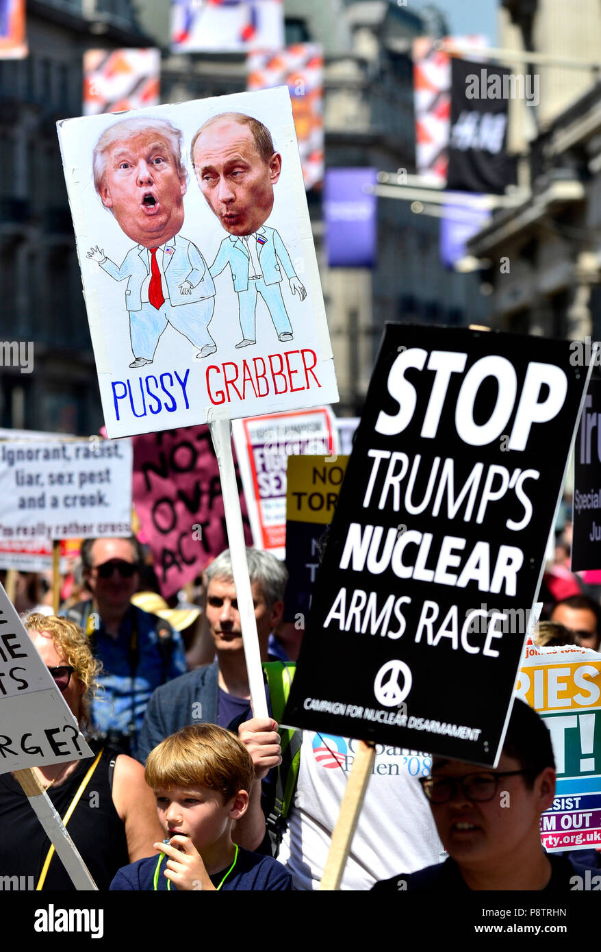 London, 13. Juli. Tausende von Portland Place, dem Parlament Platz gegen Präsident Donald Trump Besuch der UK Credit: PjrFoto/Alamy Leben Nachrichten zu protestieren Stockfoto