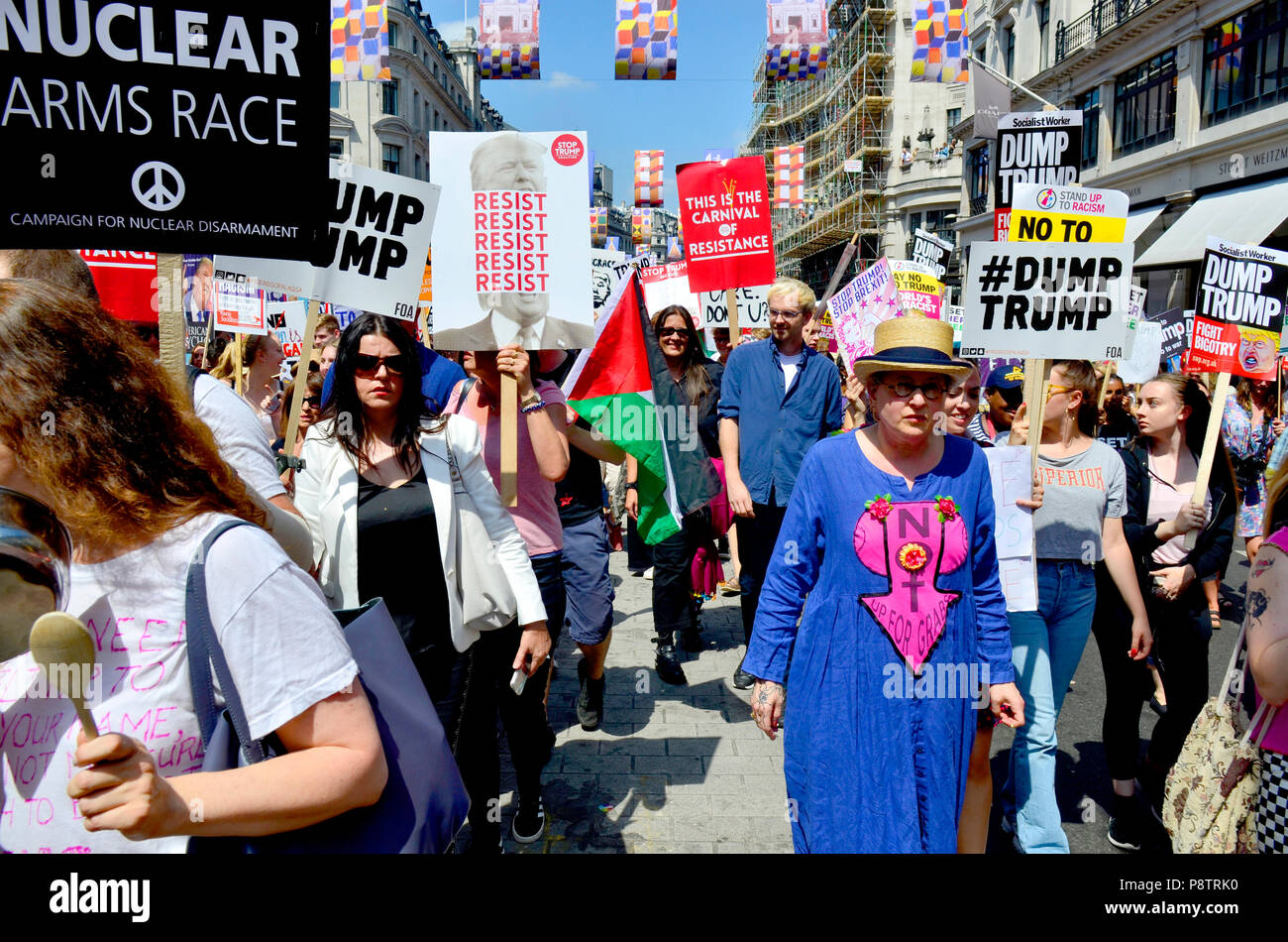 London, 13. Juli. Tausende von Portland Place, dem Parlament Platz gegen Präsident Donald Trump Besuch der UK Credit: PjrFoto/Alamy Leben Nachrichten zu protestieren Stockfoto