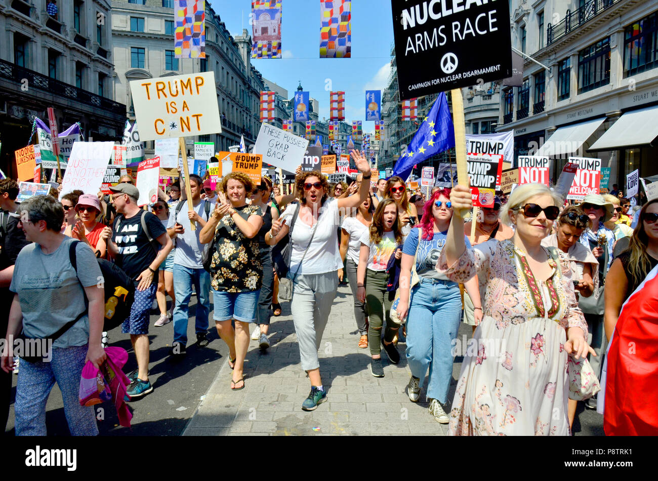 London, 13. Juli. Tausende von Portland Place, dem Parlament Platz gegen Präsident Donald Trump Besuch der UK Credit: PjrFoto/Alamy Leben Nachrichten zu protestieren Stockfoto