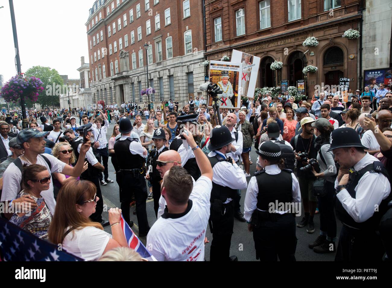Central London. Vereinigtes Königreich. 13. Juli 2018. Tausende protestieren gegen Donald Trump Großbritannien besuchen. Credit: Sebastian Remme/Alamy leben Nachrichten Stockfoto
