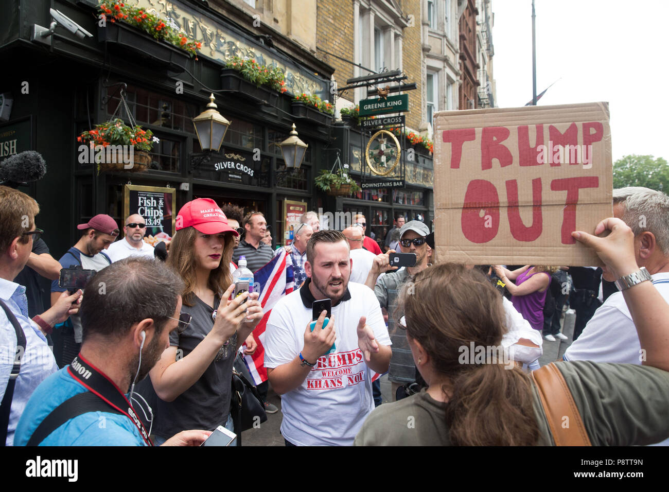 Central London. Vereinigtes Königreich. 13. Juli 2018. Tausende protestieren gegen Donald Trump Großbritannien besuchen. Credit: Sebastian Remme/Alamy leben Nachrichten Stockfoto