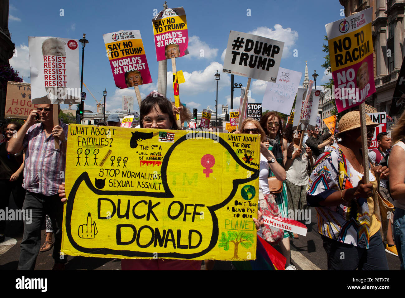 London, Großbritannien. 13. Juli 2018. Menschen auf Whitehall und im Parlament Platz gegen den Besuch von Präsident Donald Trump in Großbritannien demonstrieren. Credit: Anna Watson/Alamy leben Nachrichten Stockfoto