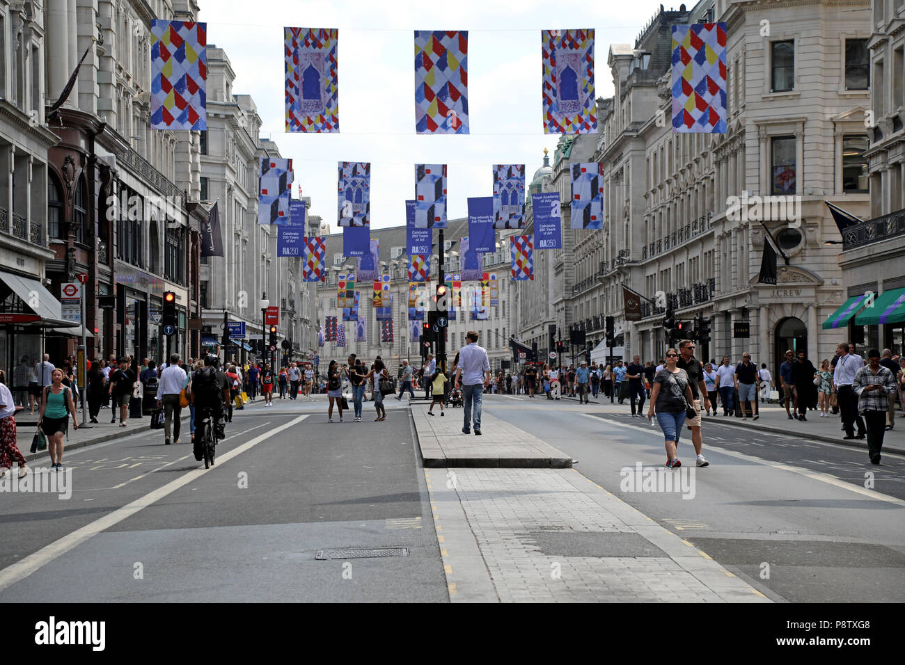 London, Großbritannien - 13 Juli 2018: Fußgänger profitieren Sie von einer autofreien Regent Street im Zentrum Londons, vor einer Demonstration gegen US-Präsident Donald Trump Credit: Dominic Dudley/Alamy Leben Nachrichten zu protestieren Stockfoto