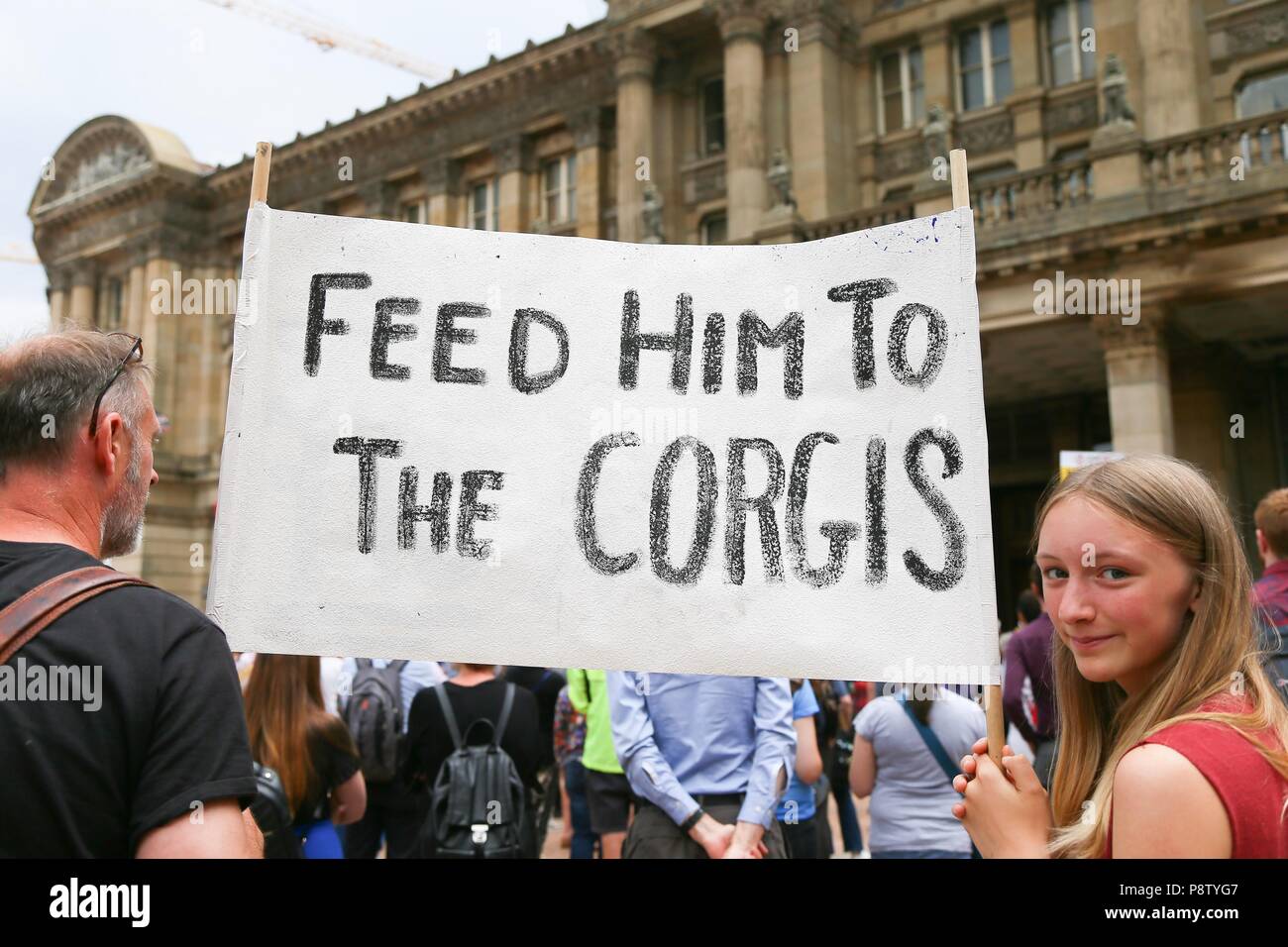 Birmingham, Großbritannien. 13. Juli 2018. Anti Trump Demonstranten in Victoria Square, Birmingham. Peter Lopeman/Alamy leben Nachrichten Stockfoto
