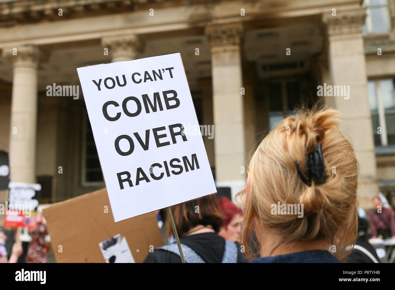 Birmingham, Großbritannien. 13. Juli 2018. Anti Trump Demonstranten in Victoria Square, Birmingham. Peter Lopeman/Alamy leben Nachrichten Stockfoto