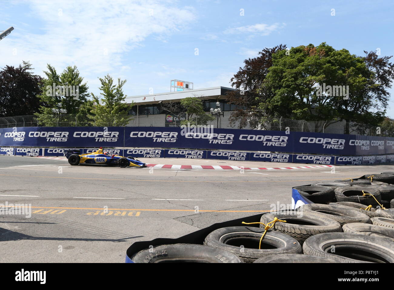 Toronto, Kanada. 13. Juli 2018. Die grüne Flagge ist in der Praxis ist bei Honda Indy Festlichkeiten in Toronto Ontario Kanada unterwegs. Treiber warm up auf den Straßen von Toronto fertig für Morgen laufen das Qualifying und das Rennen am Sonntag, den 14. Juli. Alexander Andretti (27) geht um 5, Lukas Durda/Alamy leben Nachrichten Stockfoto Toronto, Kanada. 13. Juli 2018. Die grüne Flagge ist in der Praxis ist bei Honda Indy Festlichkeiten in Toronto Ontario Kanada unterwegs. Treiber warm up auf den Straßen von Toronto fertig für Morgen laufen das Qualifying und das Rennen am Sonntag, den 14. Juli. Alexander Andretti (27) geht um 5, Lukas Durda/Alamy leben Nachrichten Stockfoto