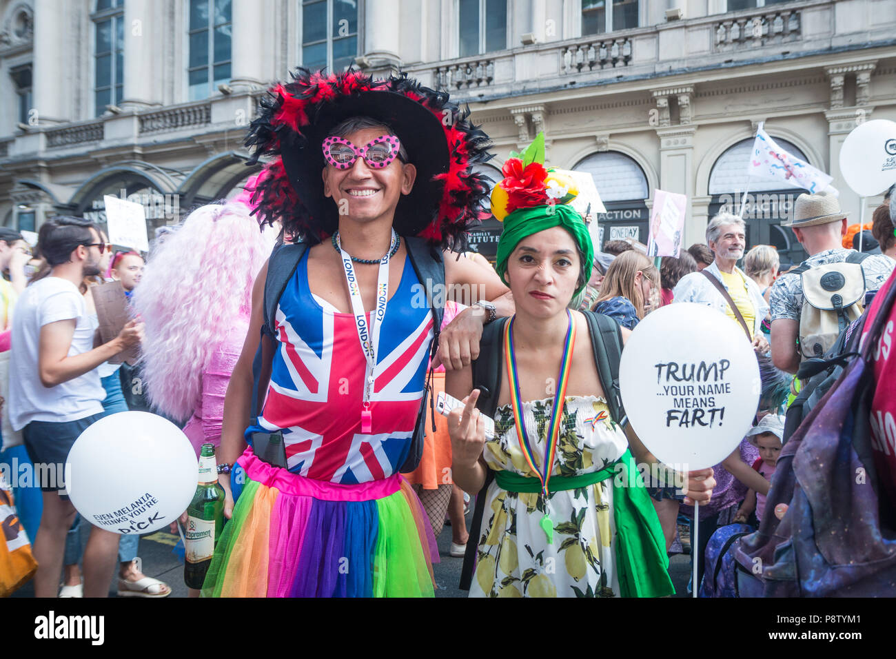 London, Großbritannien. 13. Juli 2018. Queer Londonern melden Sie protestieren gegen Besuch von Donald Trump: Zefrog/Alamy leben Nachrichten Stockfoto