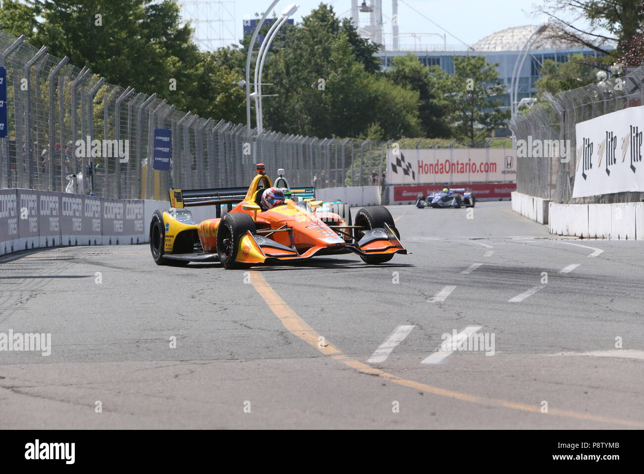 Toronto, Kanada. 13. Juli 2018. Die grüne Flagge ist in der Praxis ist bei Honda Indy Festlichkeiten in Toronto Ontario Kanada unterwegs. Treiber warm up auf den Straßen von Toronto fertig für Morgen laufen das Qualifying und das Rennen am Sonntag, den 14. Juli. Zach Veach (26) Geht in Turn 5 während der Praxis. Lukas Durda/Alamy leben Nachrichten Stockfoto Toronto, Kanada. 13. Juli 2018. Die grüne Flagge ist in der Praxis ist bei Honda Indy Festlichkeiten in Toronto Ontario Kanada unterwegs. Treiber warm up auf den Straßen von Toronto fertig für Morgen laufen das Qualifying und das Rennen am Sonntag, den 14. Juli. Zach Veach (26) Geht in Turn 5 während der Praxis. Lukas Durda/Alamy leben Nachrichten Stockfoto