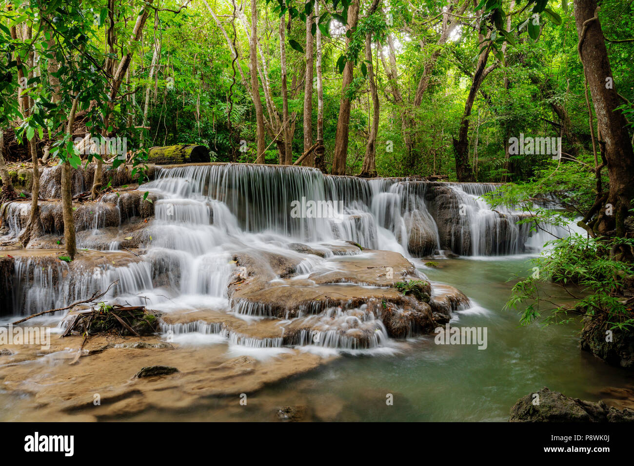 Schonen Wasserfall Im Tropischen Regenwald In Der Provinz Kanchanaburi Thailand Stockfotografie Alamy