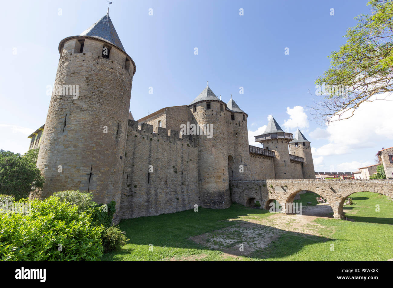 Die mittelalterliche Cité von Carcassonne, Französisch Departement Aude, Occitanie Region, Frankreich. Das Château Comtal. Stockfoto