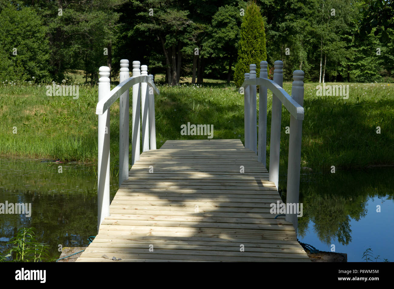 Holzbrücke, Alatskivi, Estland Stockfoto