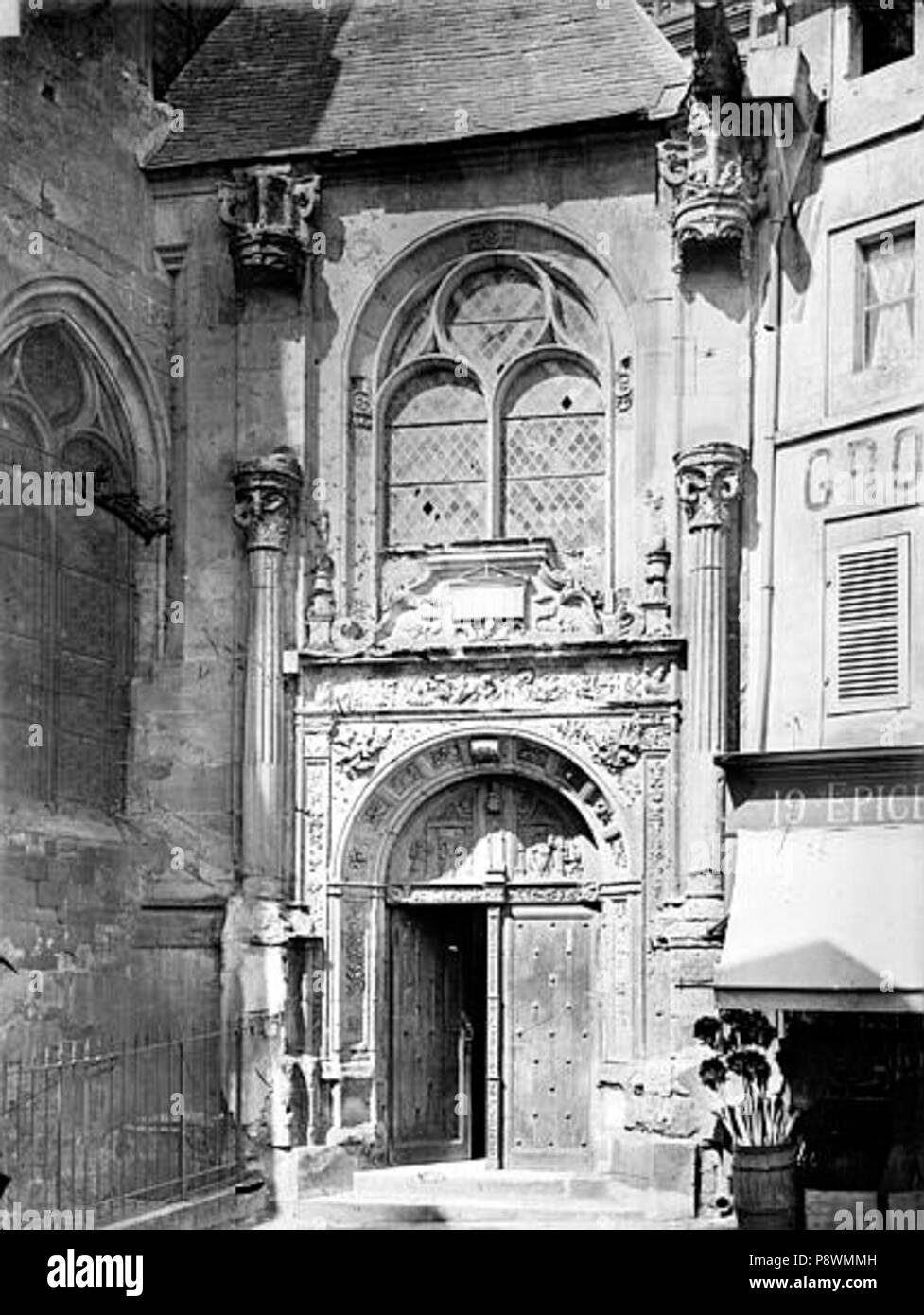 77 Cathédrale Saint-Maclou-Fassade Nord, Porte latérale - Pontoise - Médiathèque de l'architecture et du patrimoine - APMH 00018289 Stockfoto