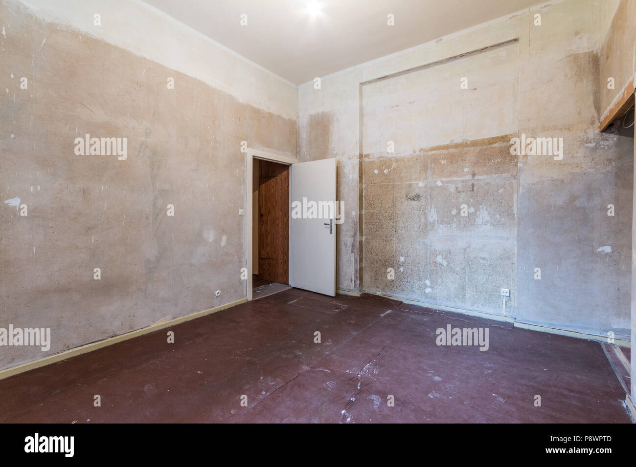 Leeren Raum vor der Sanierung - Renovieren Wohnung Stockfoto