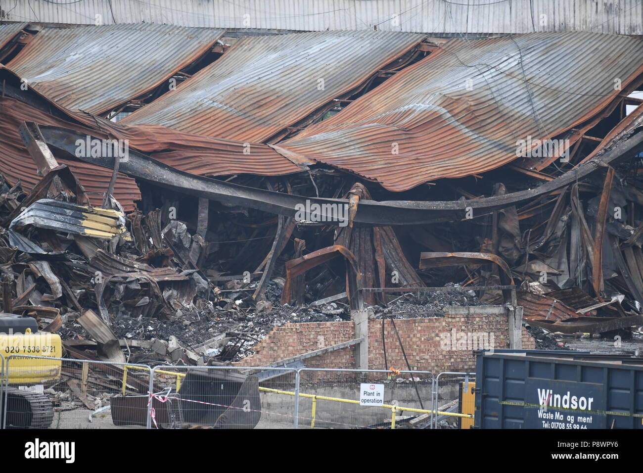 Klar, bis der Safehouse Self Storage Website, nach Brand (Brand, 18/09/17). 777 White Hart Lane, Tottenham N 17, nördlich von London Stockfoto