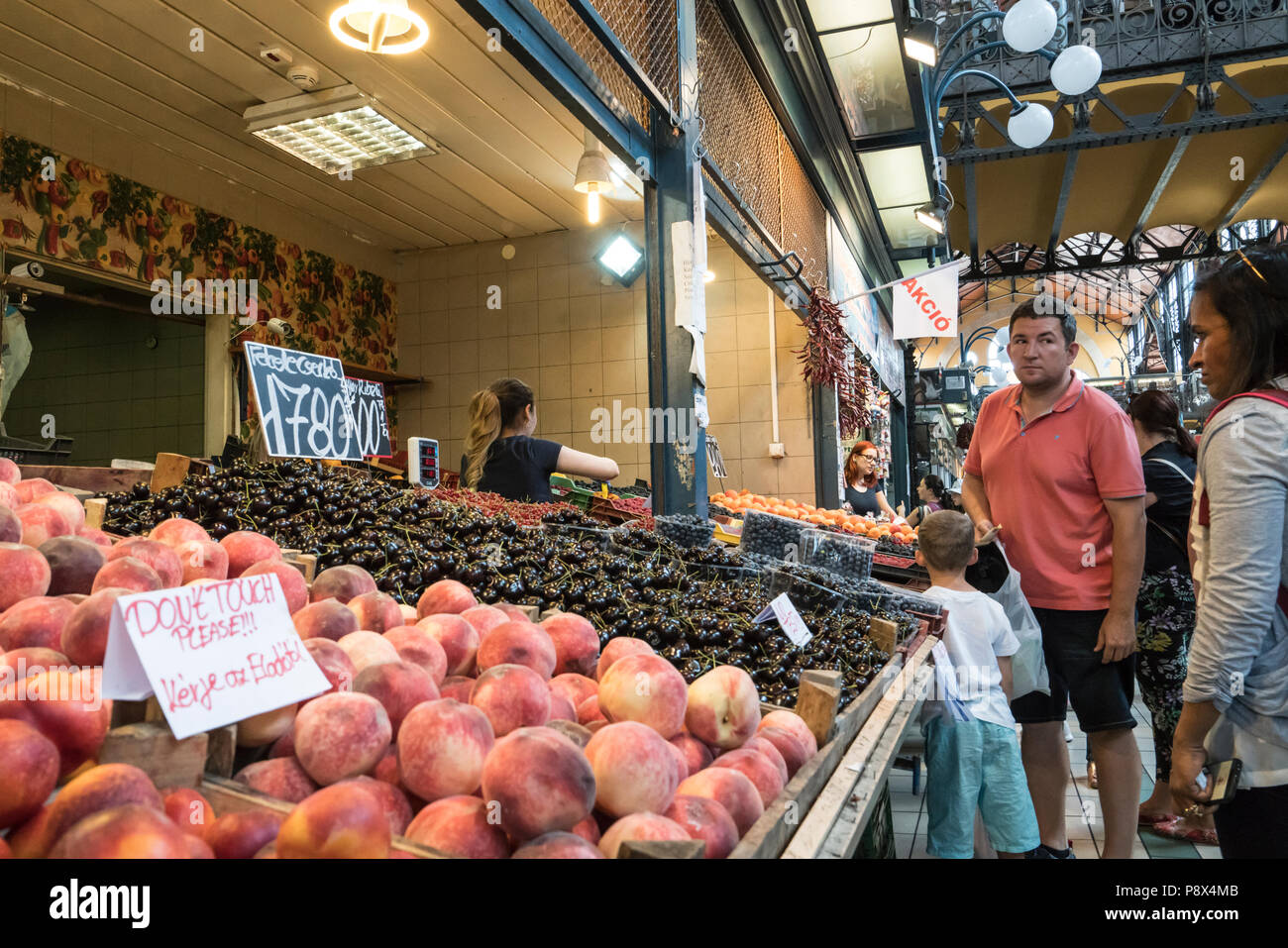 Blick von der überdachten Markthalle von Budapest, Ungarn Stockfoto