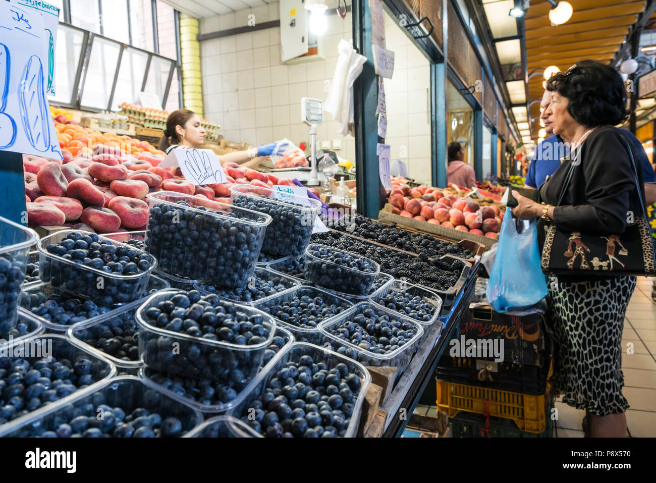 Blick von der überdachten Markthalle von Budapest, Ungarn Stockfoto