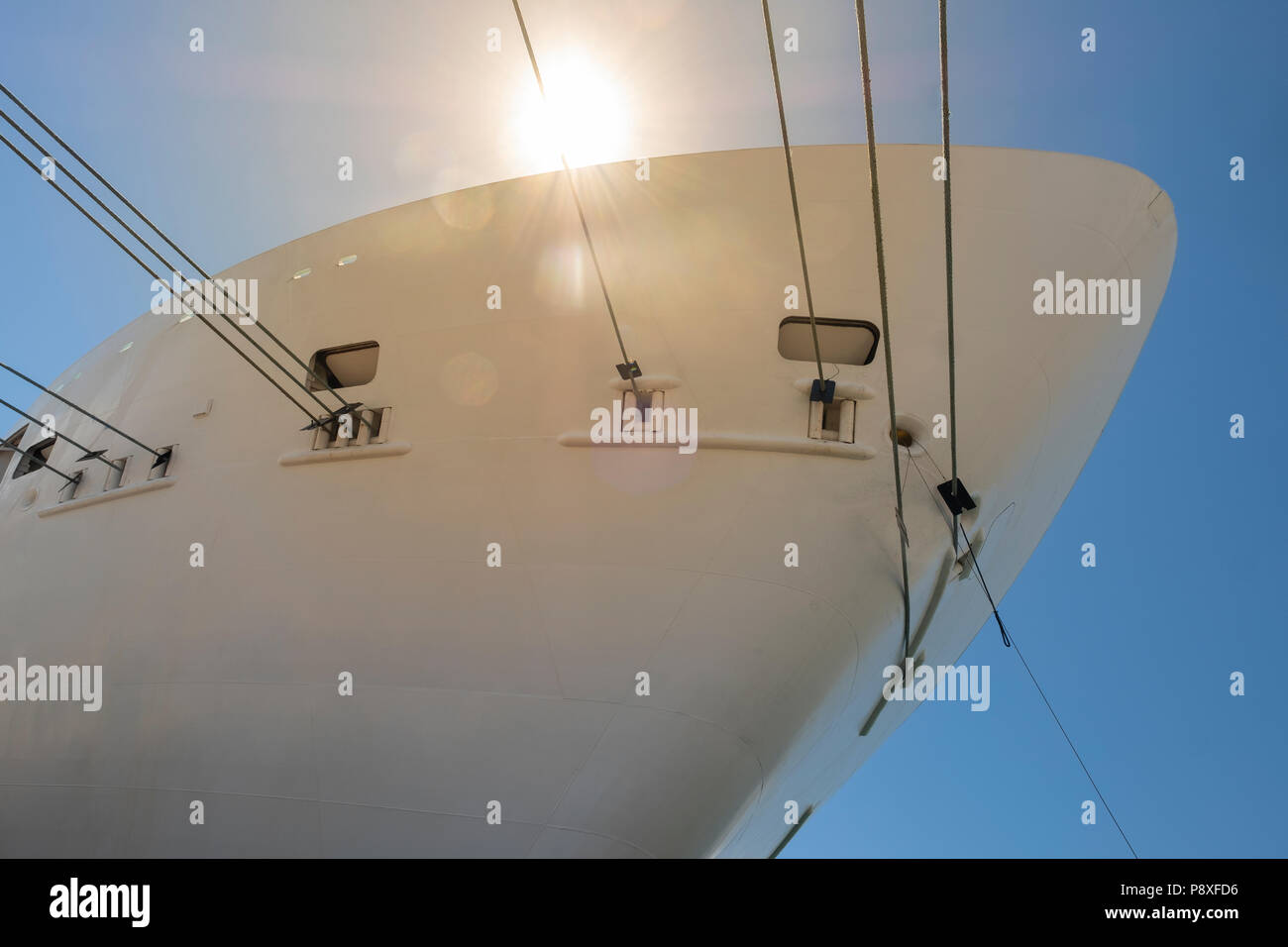 Der steuerbord Seite eines großen Schiff angedockt Stockfoto