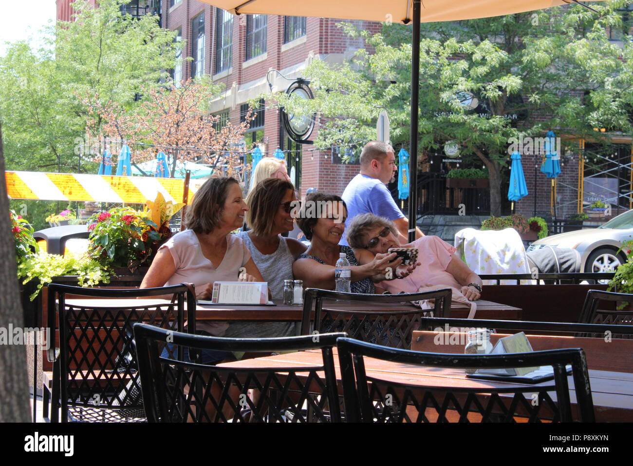 Freunde von selfie, Alter Markt, Omaha, Nebraska Stockfoto