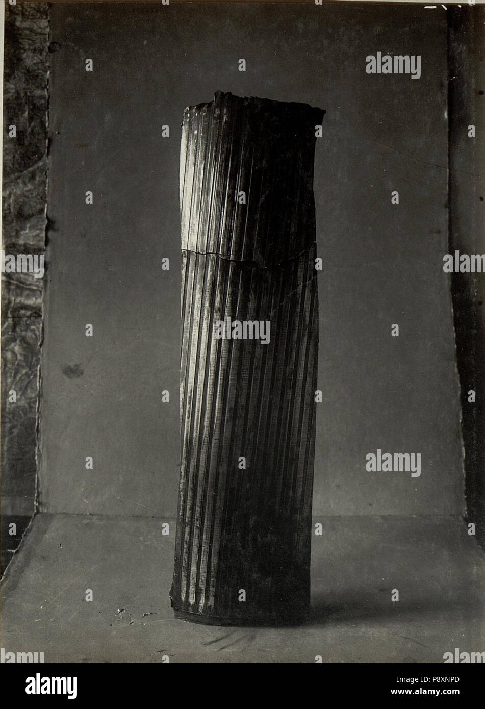 270 Ein Stück der bei der Rohrzerreissung am 17. März 1916 abgefeuerten Accessoire. (BildID) 15468725 Stockfoto