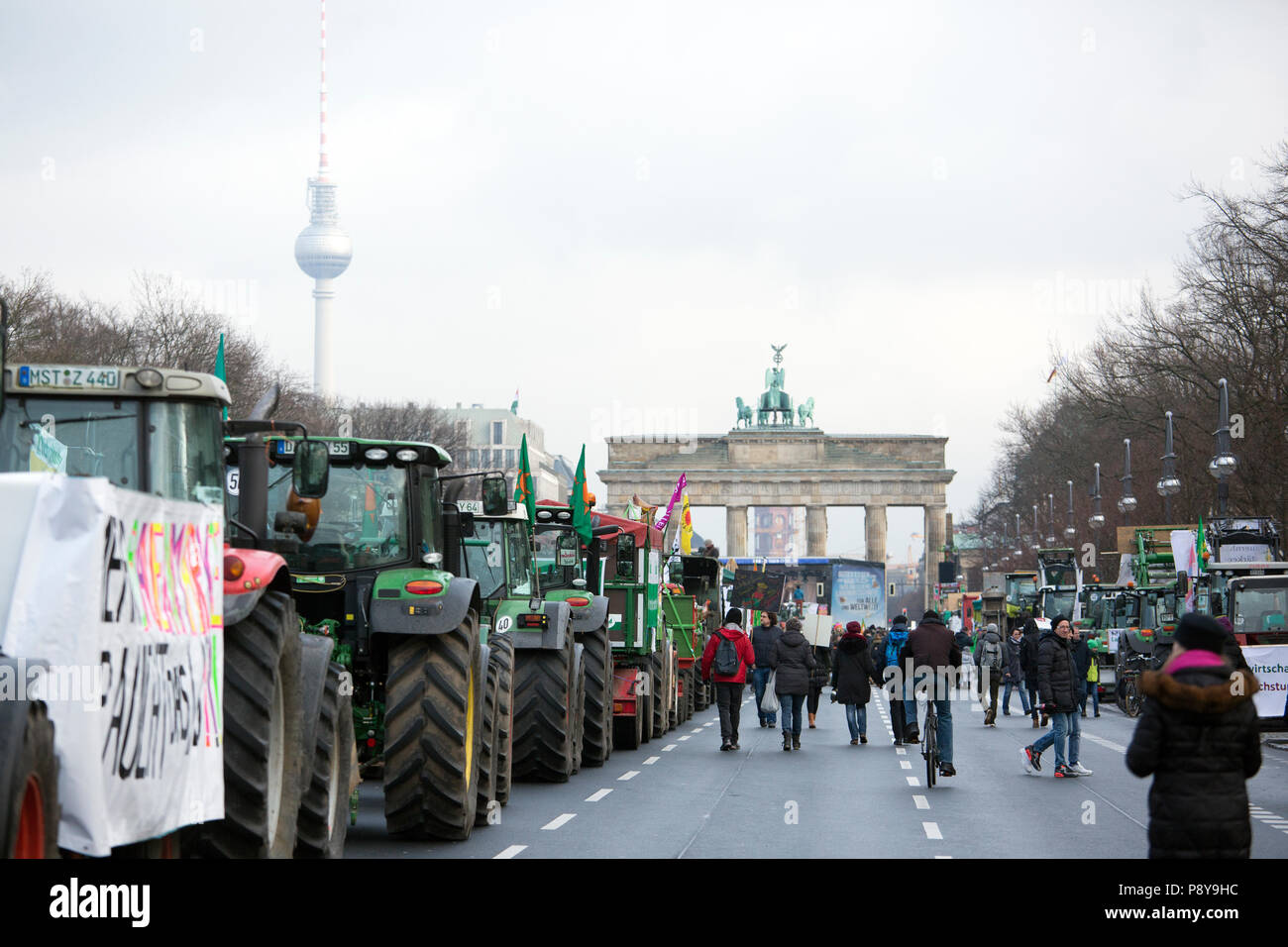 Berlin, Deutschland, Demo - Wir sind krank! Auf der Straße des 17. Juni vor dem Brandenburger Tor Stockfoto