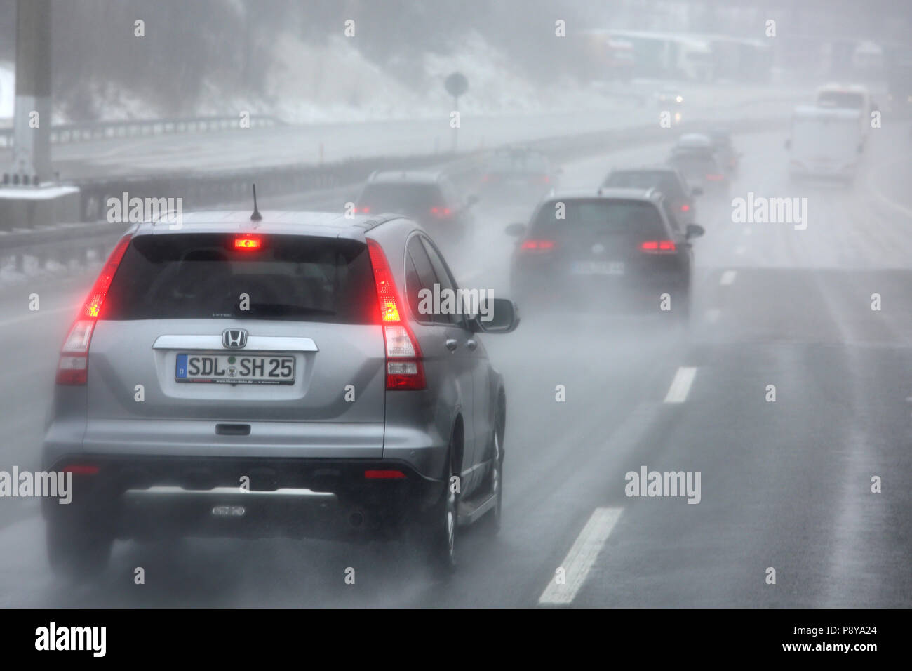 Hermsdorf, Deutschland, schlechte Sichtverhältnisse auf der Autobahn A9 in Schneefall Stockfoto