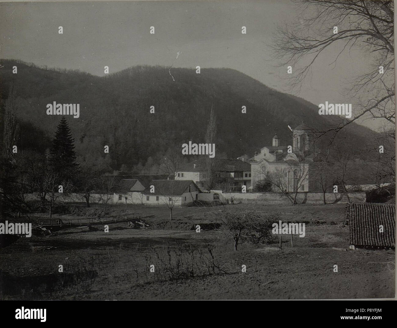 301 Gesamtbild des Klosters Ljubostjia, in dessen Kirche sterben 57. ITD.das Archiv des serbischen Ministeriums des äusseren erbeutete. Aufgenommen im November 1915. (BildID) 15452694 Stockfoto