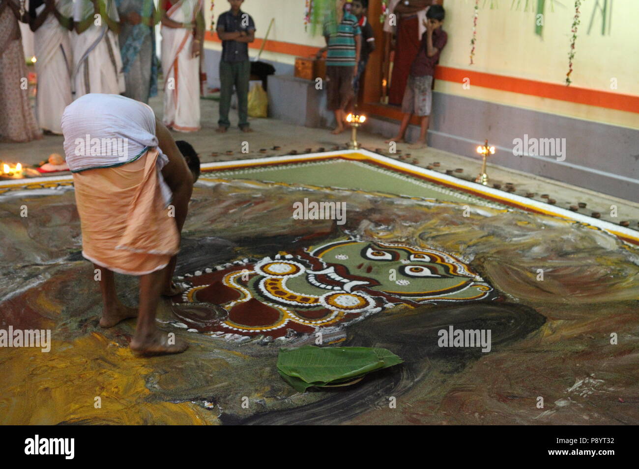 Mudiyettu ist die rituelle Kunst von Kerala, es ist die mythologische Geschichte von Krieg zwischen Göttin bhadra Kaali und Dämon darika, das Gute über das Böse Stockfoto