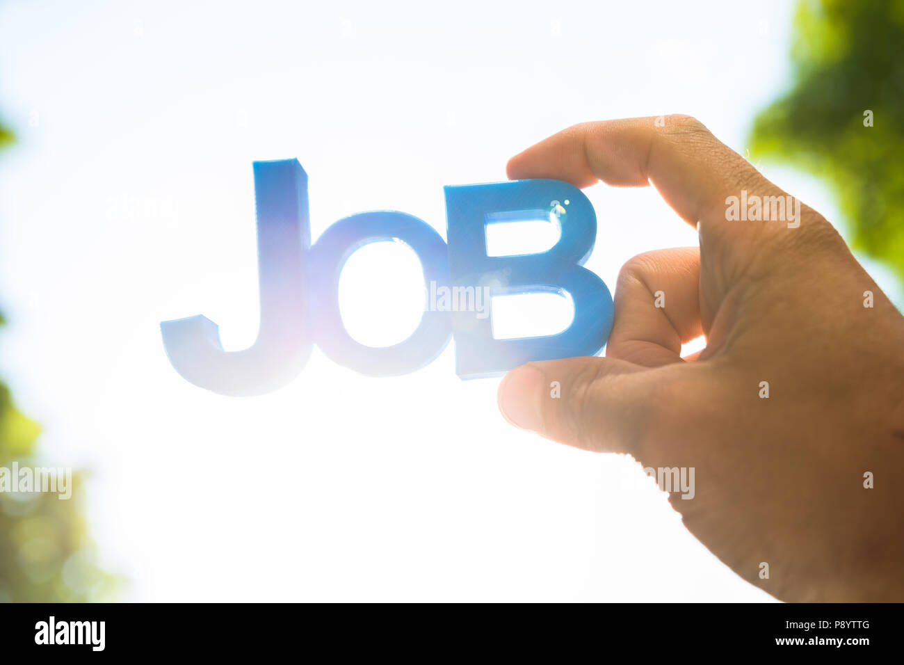 Nahaufnahme einer menschlichen Hand blau job Wort Stockfoto