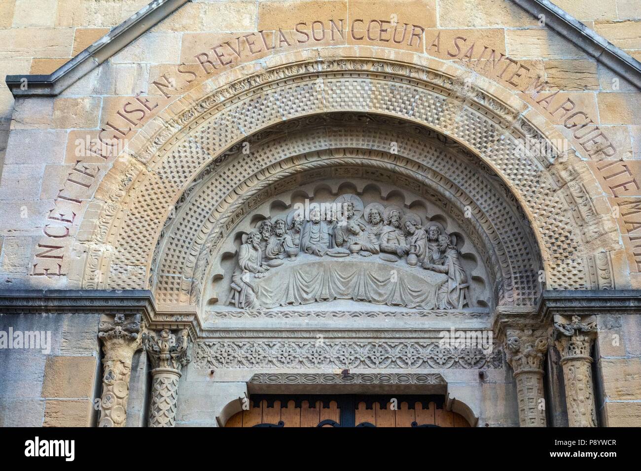 Sakrale Kunst IN PARAY-LE-MONIAL, Burgund, Frankreich Stockfoto