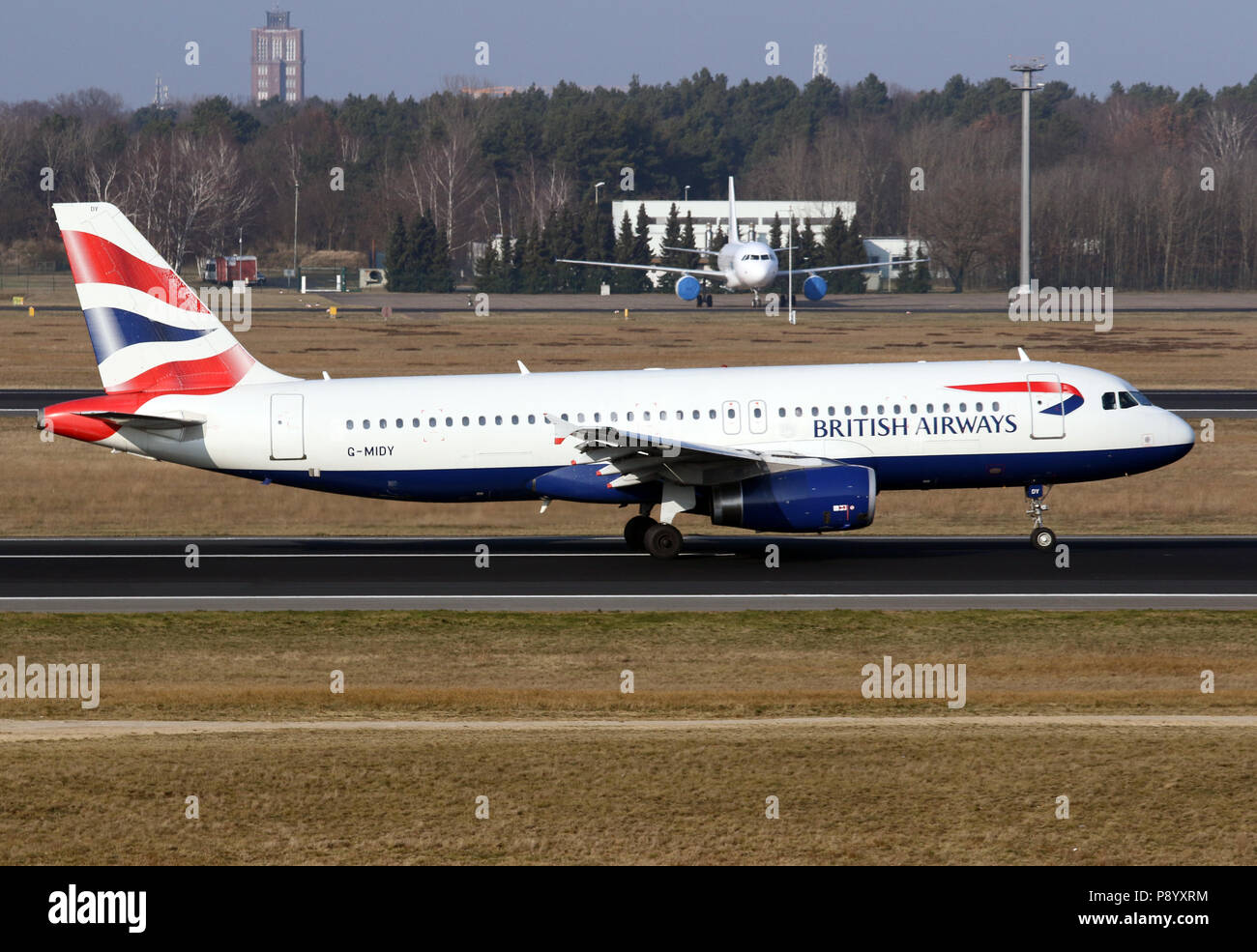 Berlin, Deutschland, Airbus A320 der British Airways Fluggesellschaft auf die Start-und Landebahn des Flughafen Berlin Tegel Stockfoto